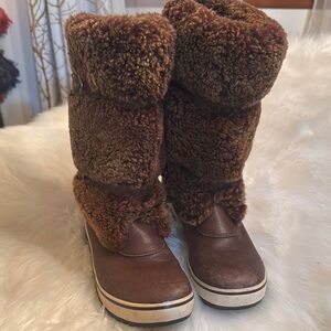 Uggs Women’s Brown Shearling Winter Boots Size 5